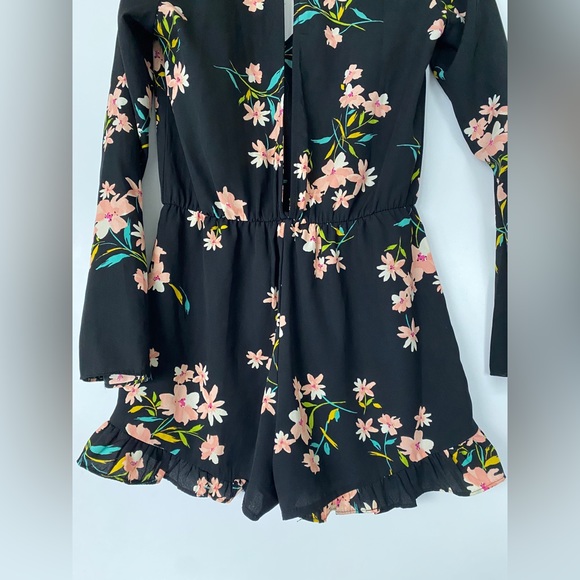 XS Black Floral Romper - Urban Outfitters - Picture 3 of 6